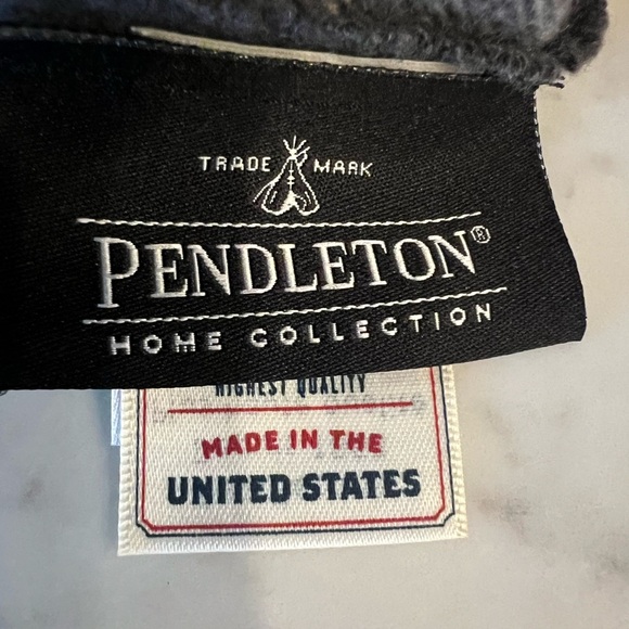 Pendleton 5th Avenue Fringed Wool Throw Blanket Plaid 54”x74” 
EUC - Picture 4 of 6